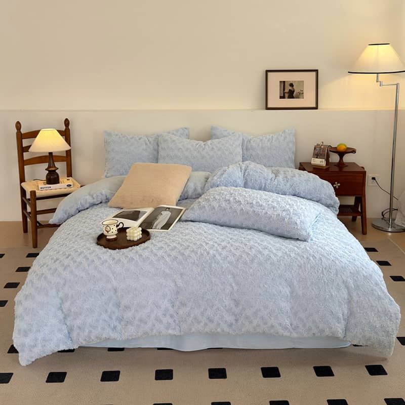 Lenjerie pat dublu, Cocolino, 4 piese, elastic, plușată cu fir lung, husă de pilotă 2-în-1, Casa New Concept, model albastru cu trandafiri – imagine produs 2