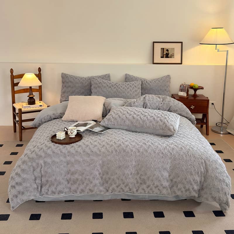 Lenjerie pat dublu, Cocolino, 4 piese, elastic, plușată cu fir lung, husă de pilotă 2-în-1, Casa New Concept, model gri cu trandafiri – imagine produs 2