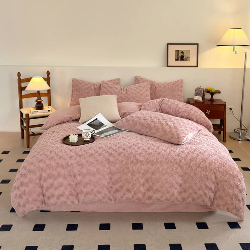 Lenjerie pat dublu, Cocolino, 4 piese, elastic, plușată cu fir lung, husă de pilotă 2-în-1, Casa New Concept, model roz pudrat cu trandafiri – imagine produs 3