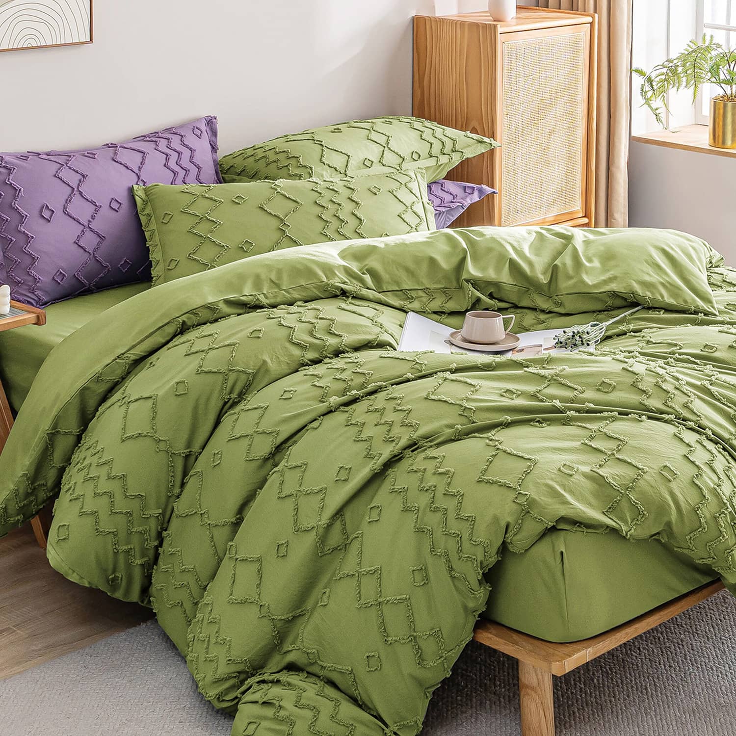 Lenjerie de pat dublu cu elastic, din 100% microfibră, 4 piese, Casa New Concept, model verde oliv cu model geometric liniar