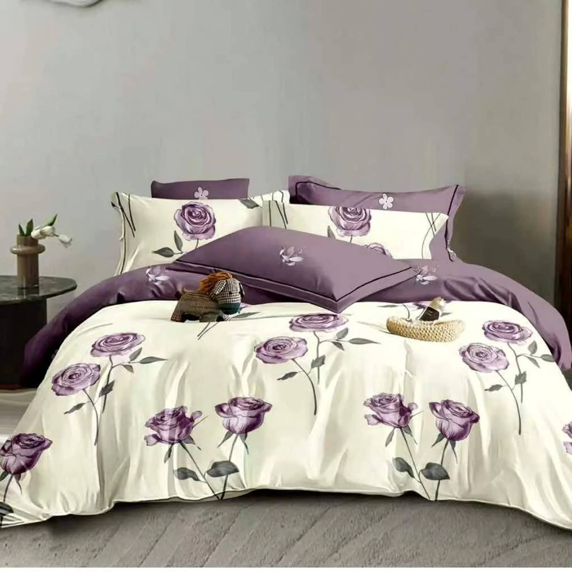 Lenjerie de pat dublu (180x200cm) cu elastic, finet gros 6 piese, model trandafiri mov