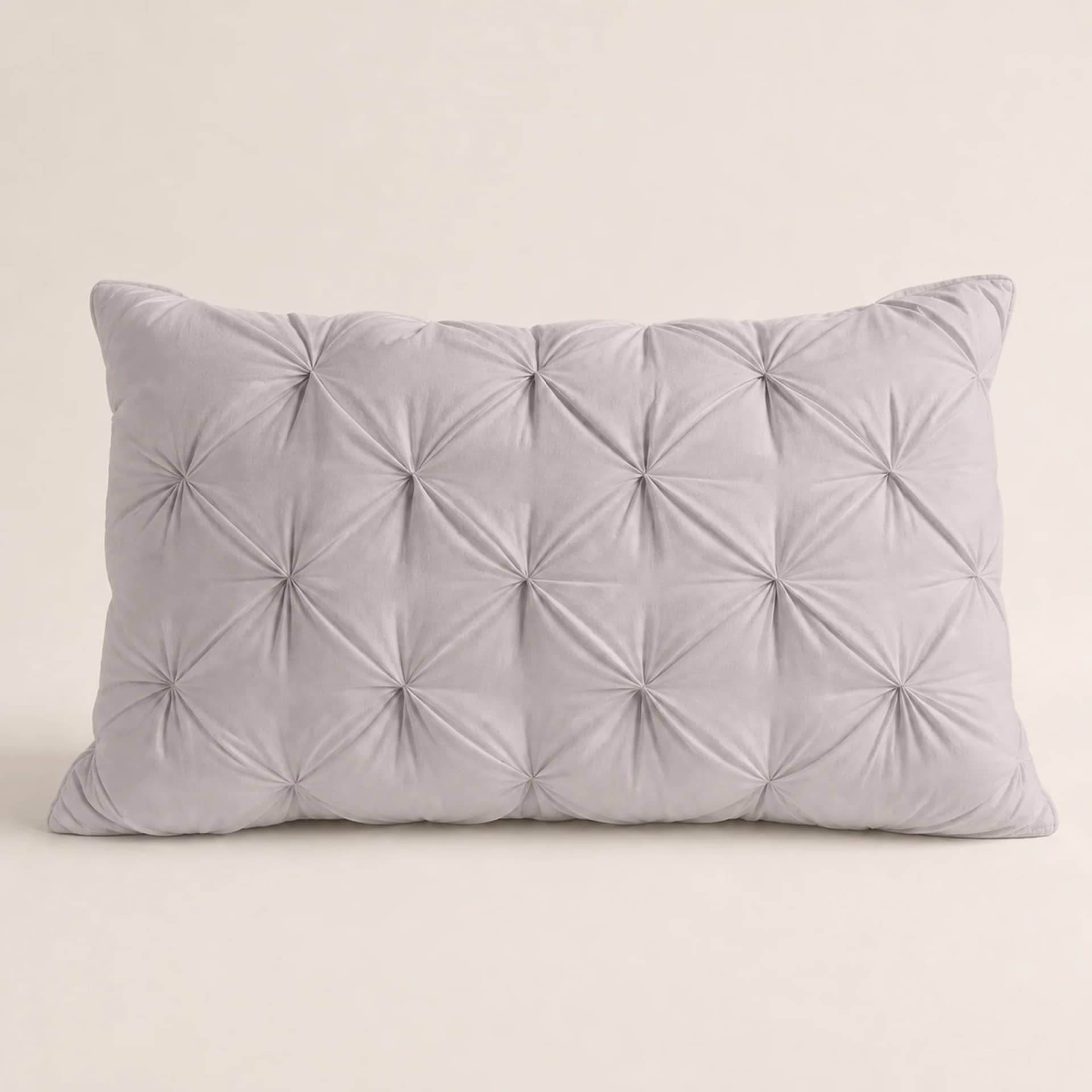 Pernă cu umplutură tip puf, model romburi gri, 48 × 74 cm