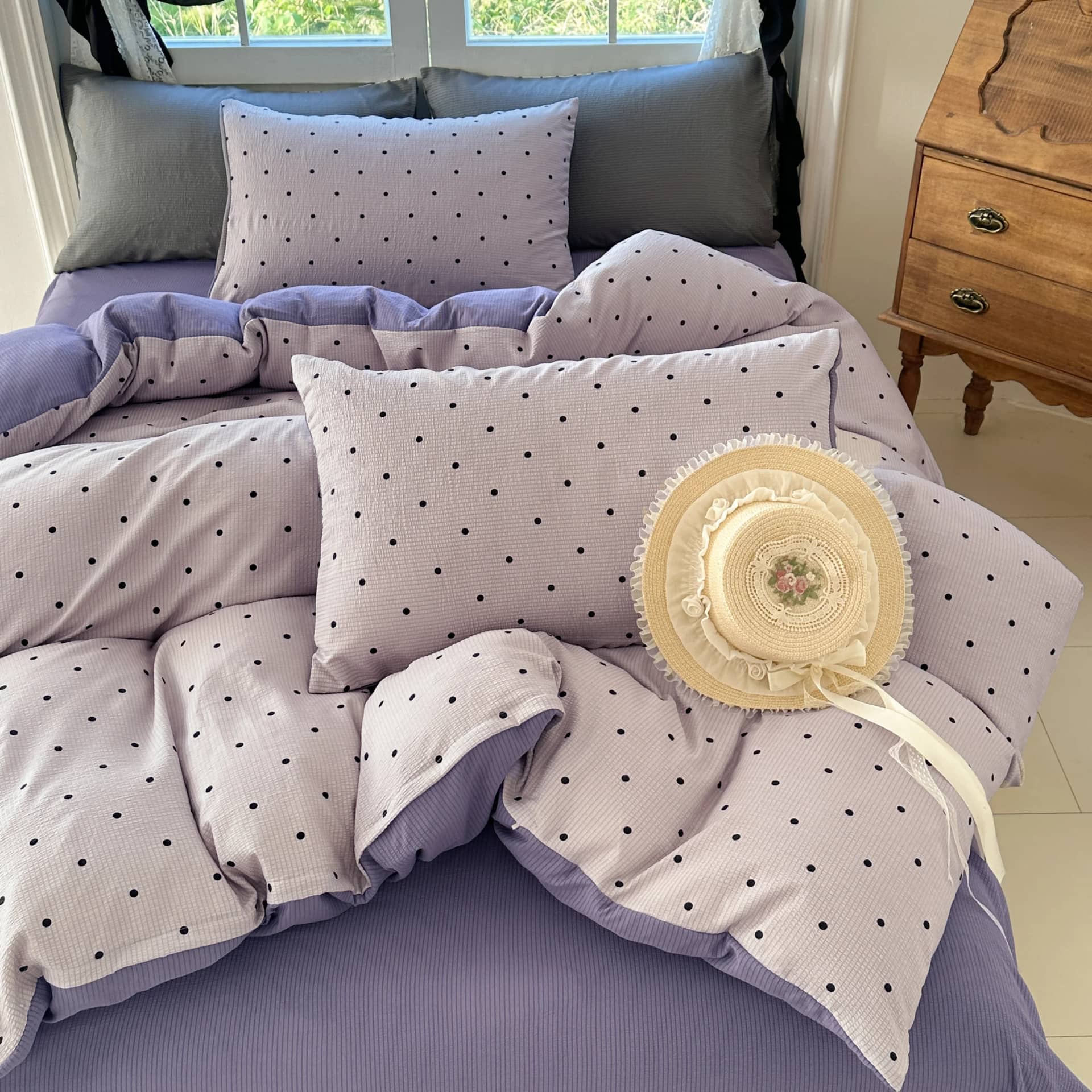 COLORFUL HOME® · Lenjerie de pat dublu (180x200cm) cu elastic, 4 piese, ușoară, moale și respirabilă, model lila cu buline negre